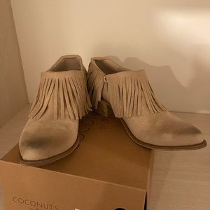 Booties with fringe. W10.